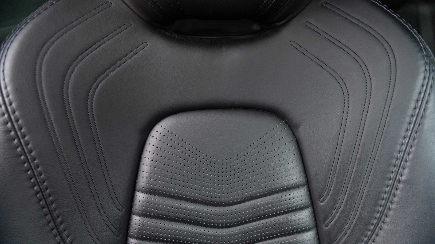 Used Aston Martin DBX 2025 for sale - 78089736: Photo 28