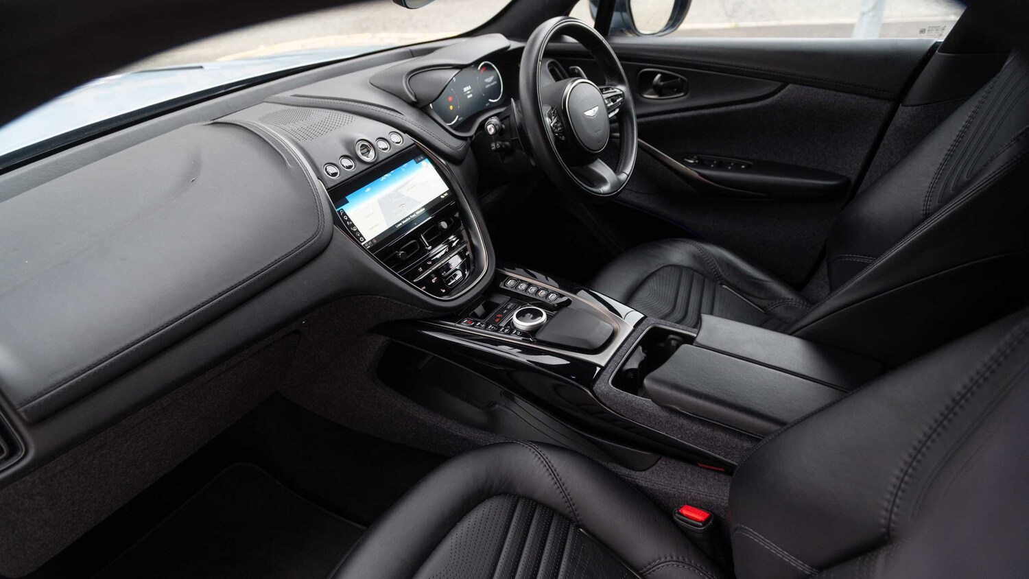 Used Aston Martin DBX 2025 for sale - 78089736: Photo 33