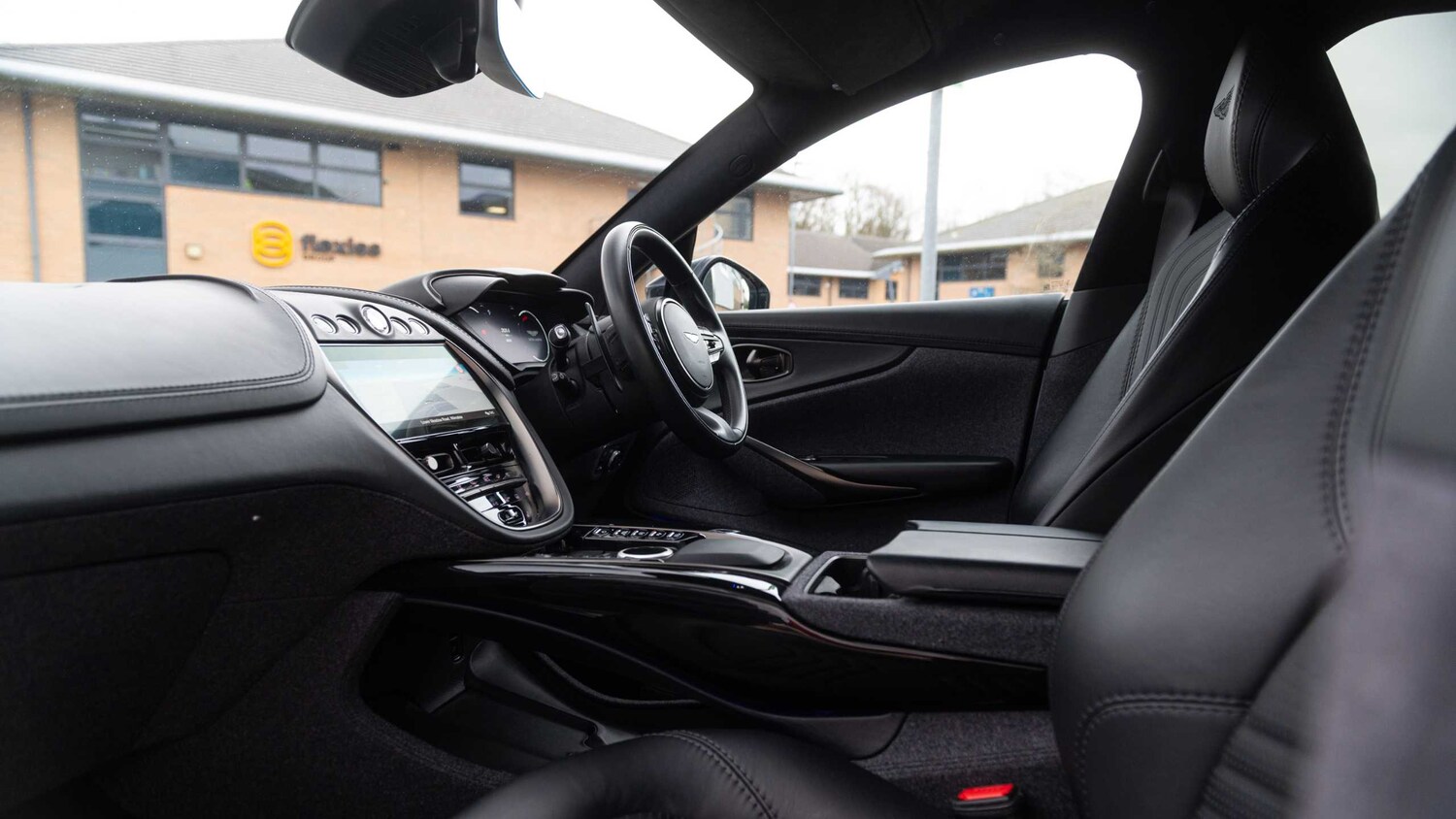 Used Aston Martin DBX 2025 for sale - 78089736: Photo 34