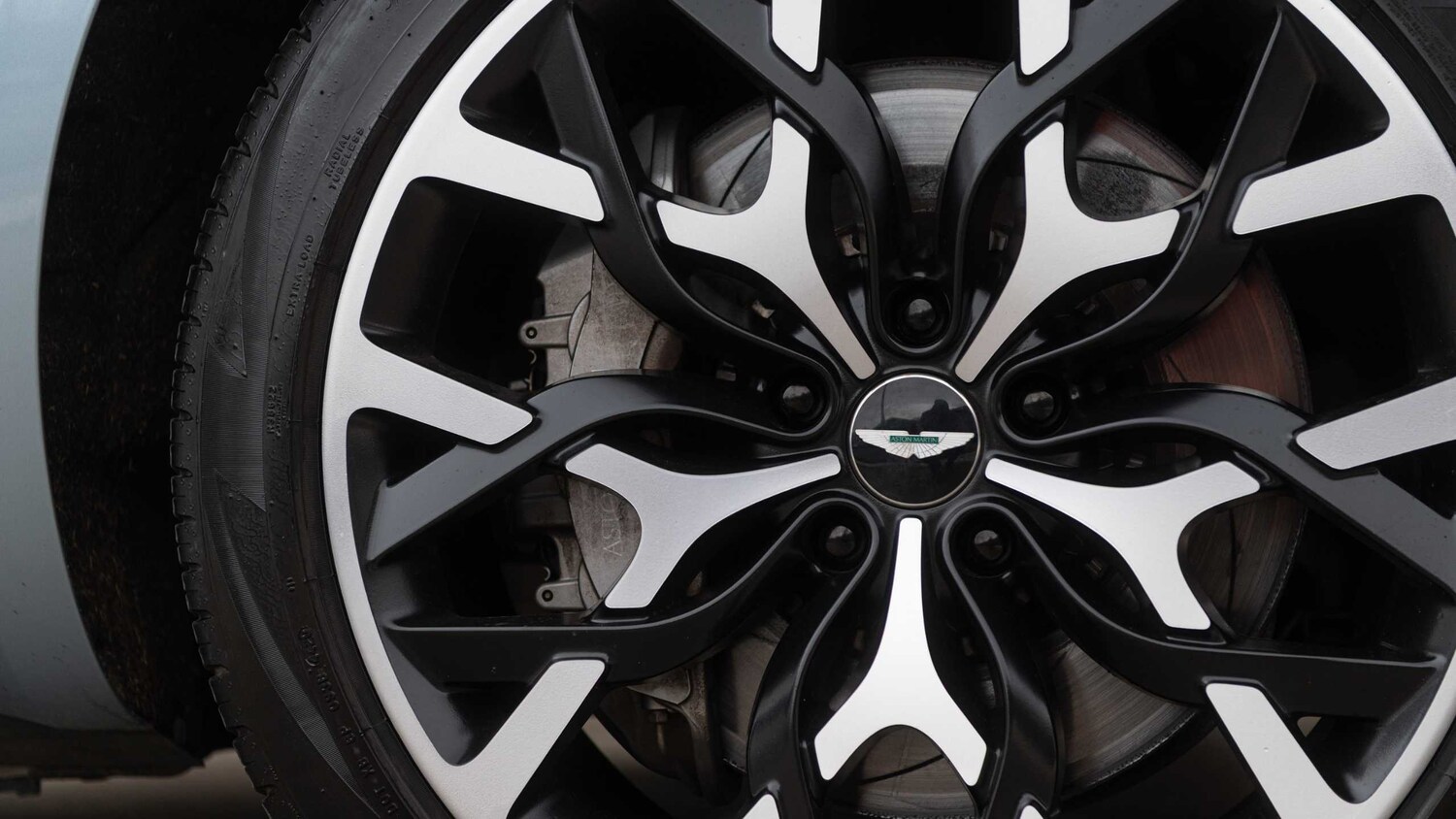 Used Aston Martin DBX 2025 for sale - 78089736: Photo 8