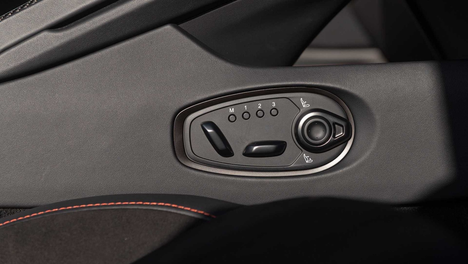 Used Aston Martin V8 2025 for sale - 77018865: Photo 16