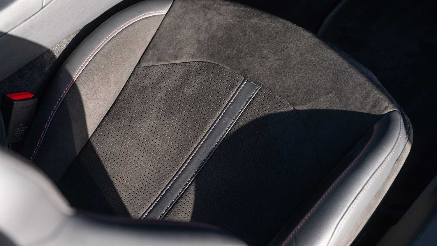 Used Aston Martin V8 2025 for sale - 77018865: Photo 32