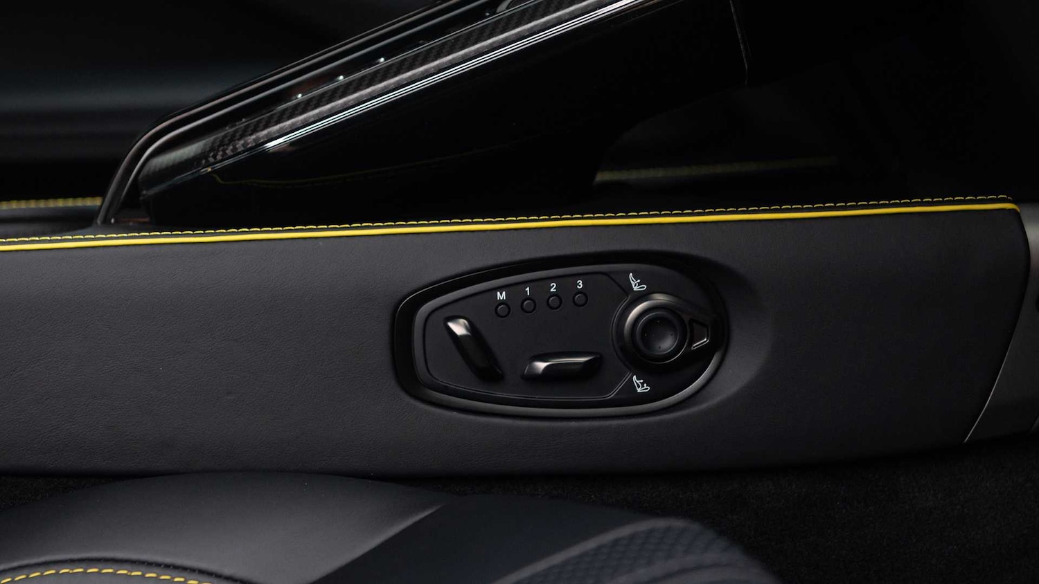 Used Aston Martin Vantage 2025 for sale - 76515522: Photo 15