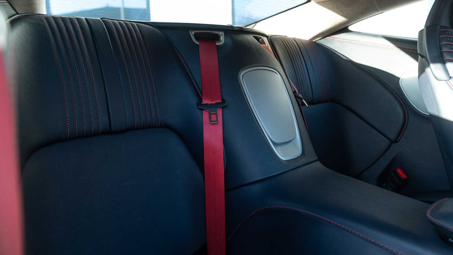 Used Aston Martin DB11 2019 for sale - 76916135: Photo 15