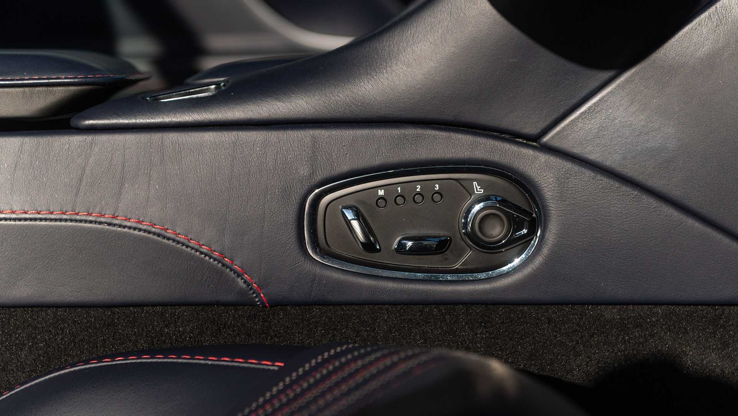 Used Aston Martin DB11 2019 for sale - 76916135: Photo 16