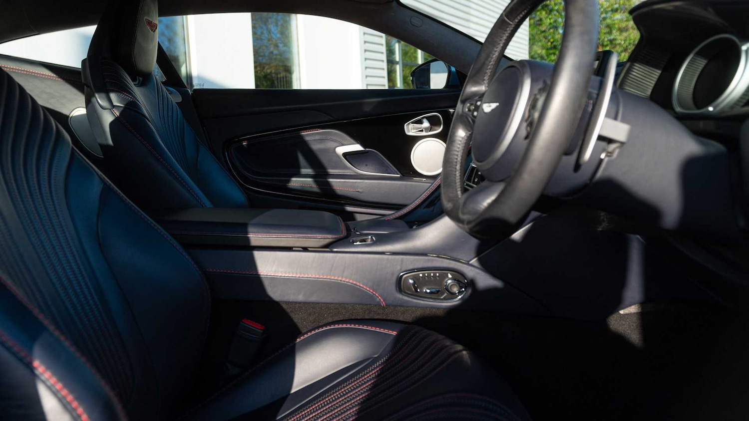 Used Aston Martin DB11 2019 for sale - 76916135: Photo 27