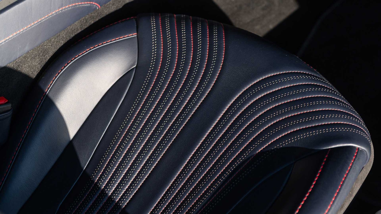 Used Aston Martin DB11 2019 for sale - 76916135: Photo 28