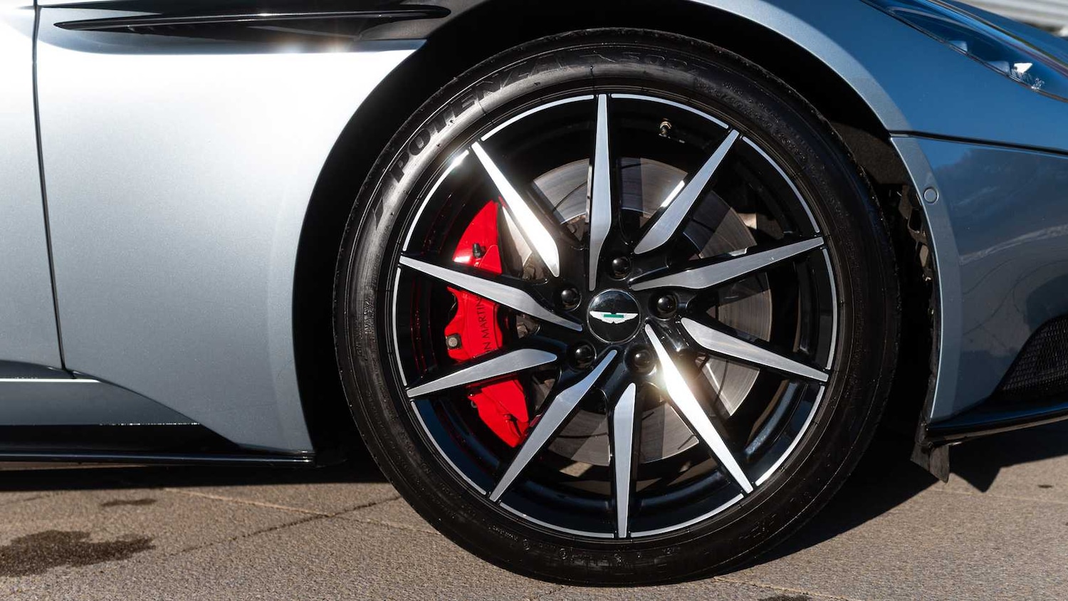 Used Aston Martin DB11 2019 for sale - 76916135: Photo 4