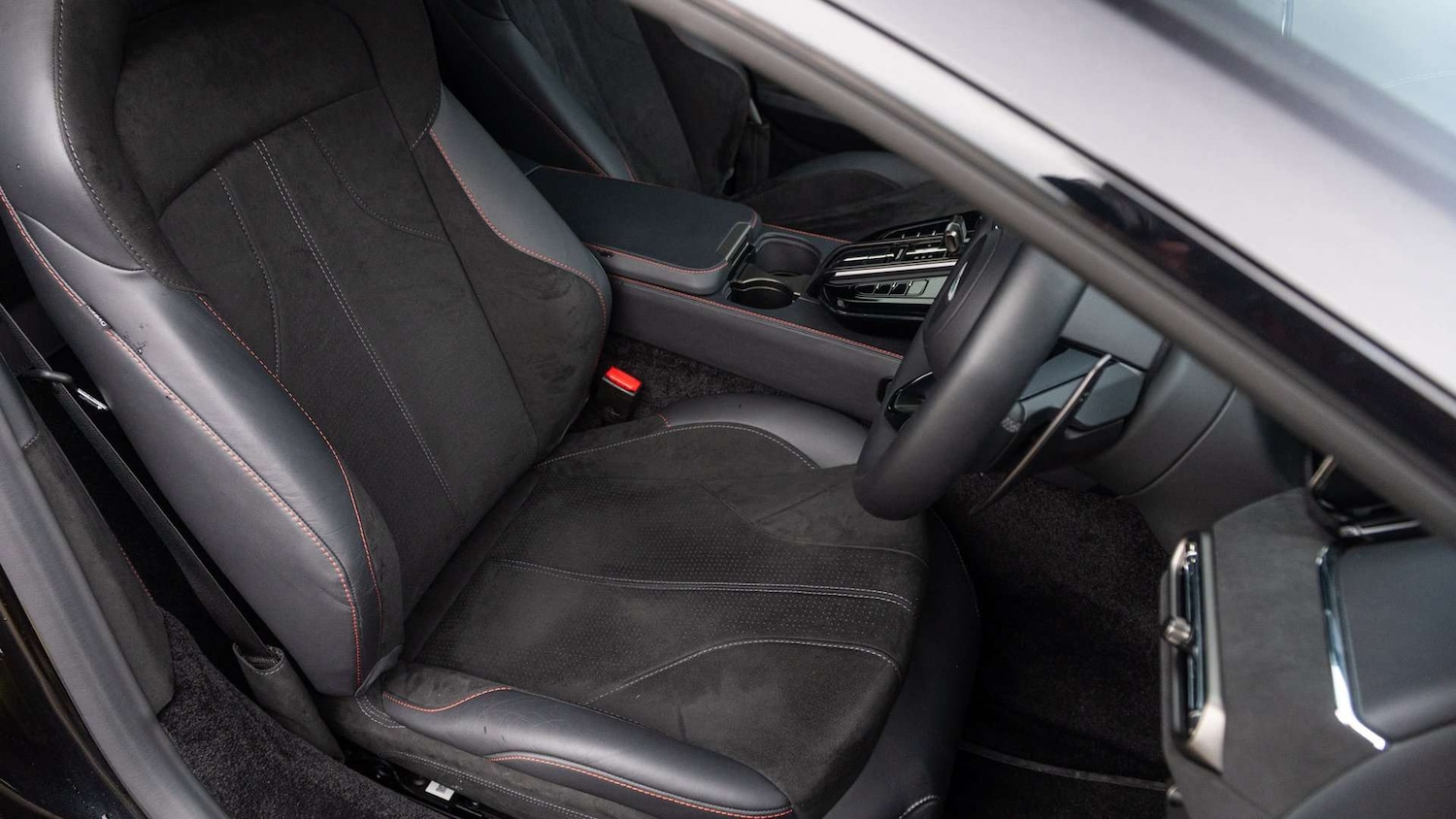 Used Aston Martin Vantage 2025 for sale - 77239929: Photo 10