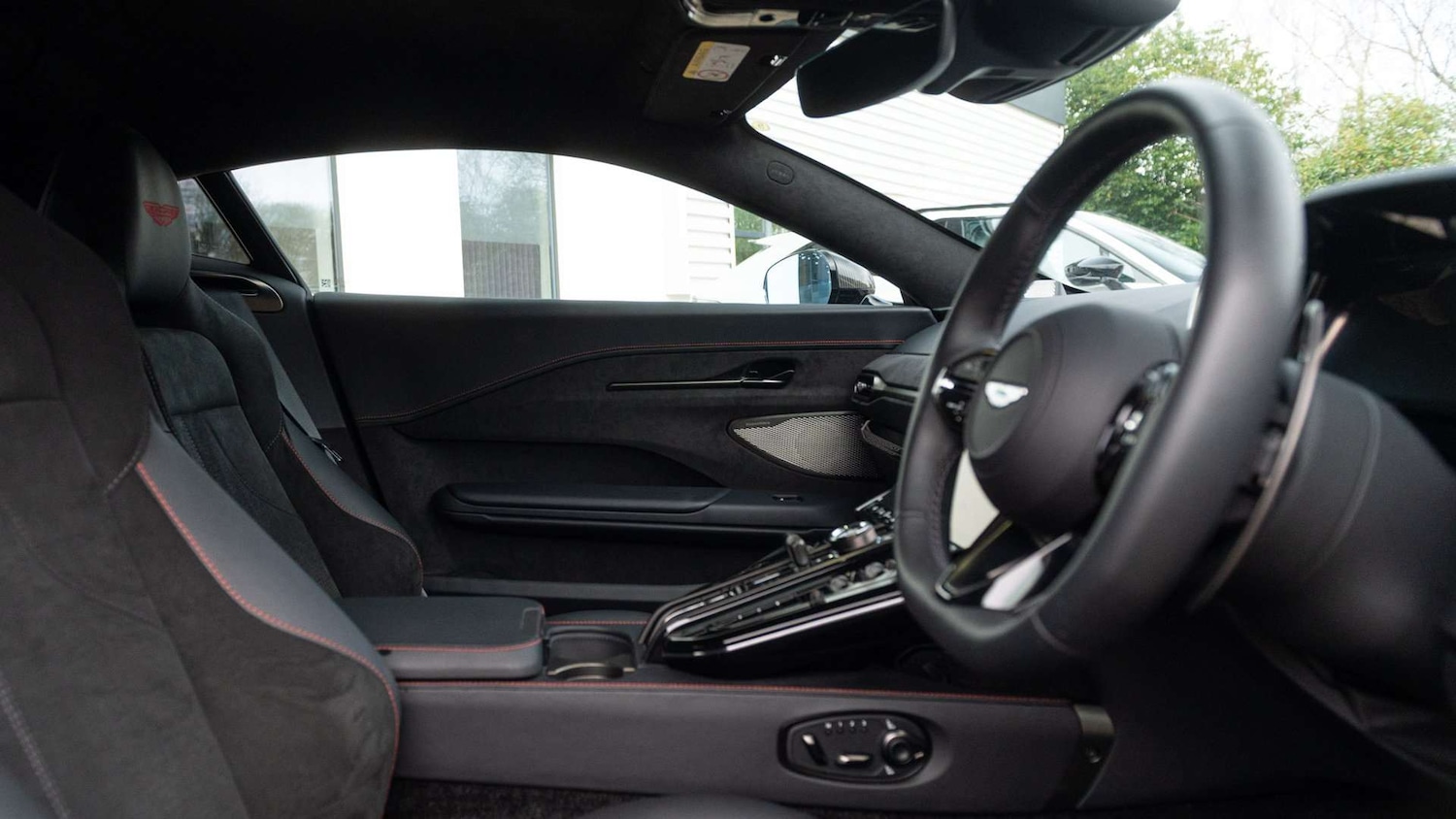 Used Aston Martin Vantage 2025 for sale - 77239929: Photo 13