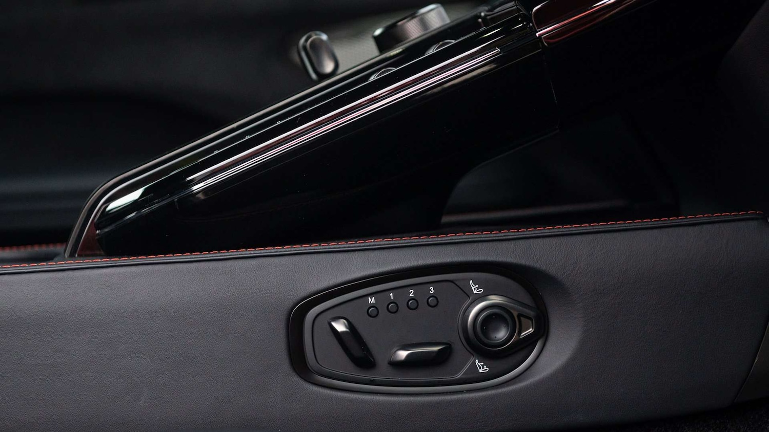 Used Aston Martin Vantage 2025 for sale - 77239929: Photo 23