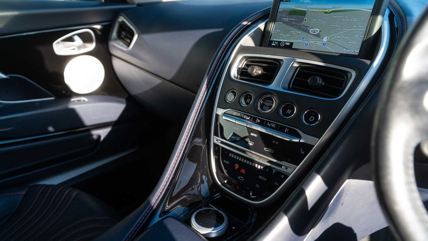 Used Aston Martin DB11 2019 for sale - 76842899: Photo 31