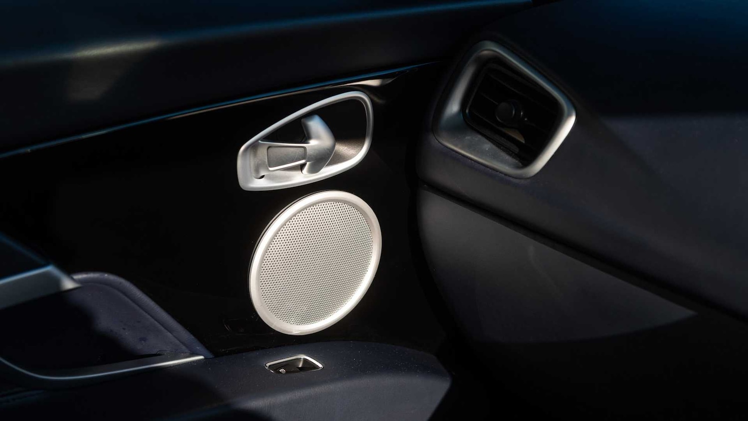 Used Aston Martin DB11 2019 for sale - 76842899: Photo 34