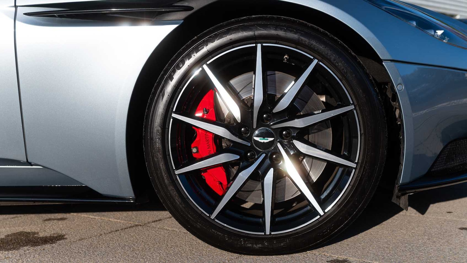 Used Aston Martin DB11 2019 for sale - 76842899: Photo 4