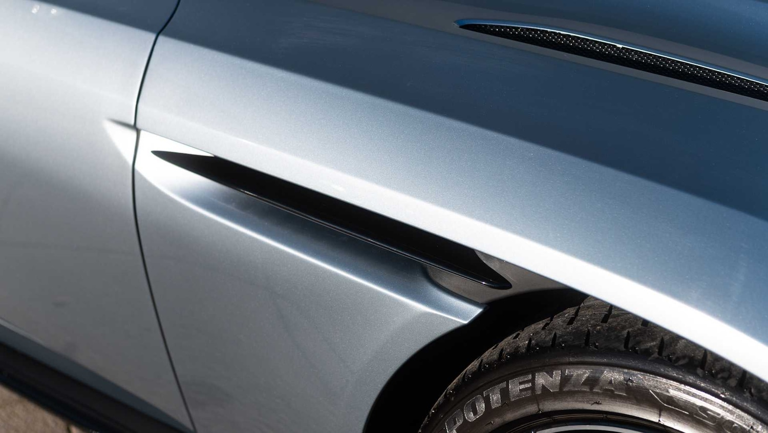 Used Aston Martin DB11 2019 for sale - 76842899: Photo 9