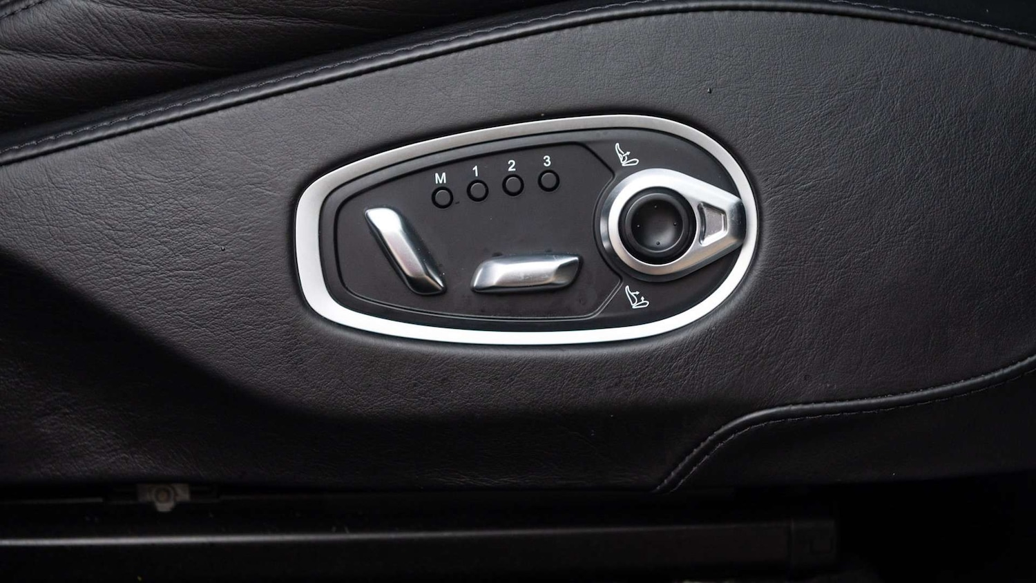 Used Aston Martin DBX 2021 for sale - 77239855: Photo 34