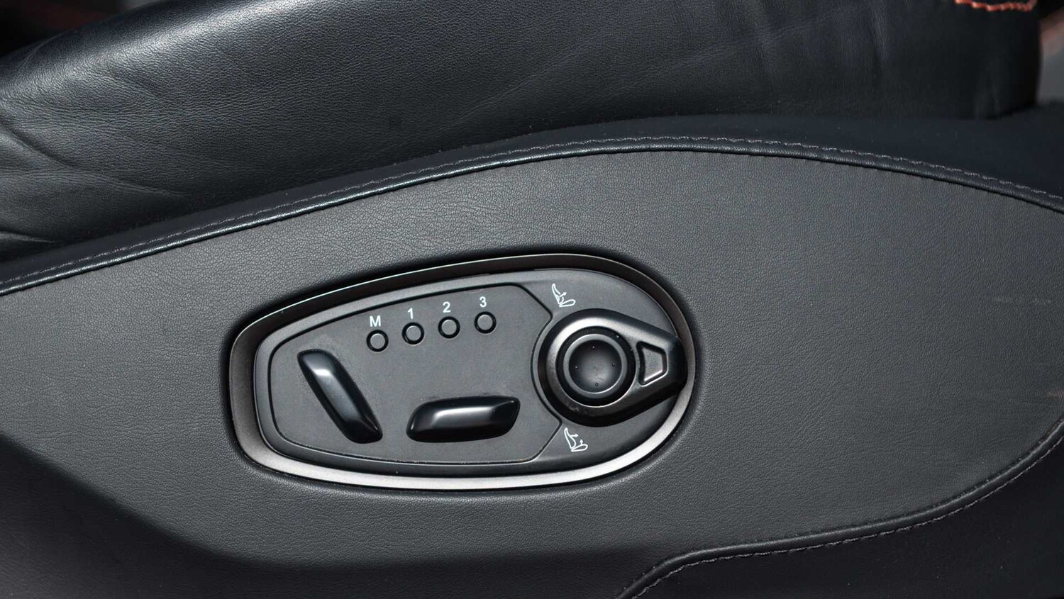 Used Aston Martin DBX 2022 for sale - 77674676: Photo 16