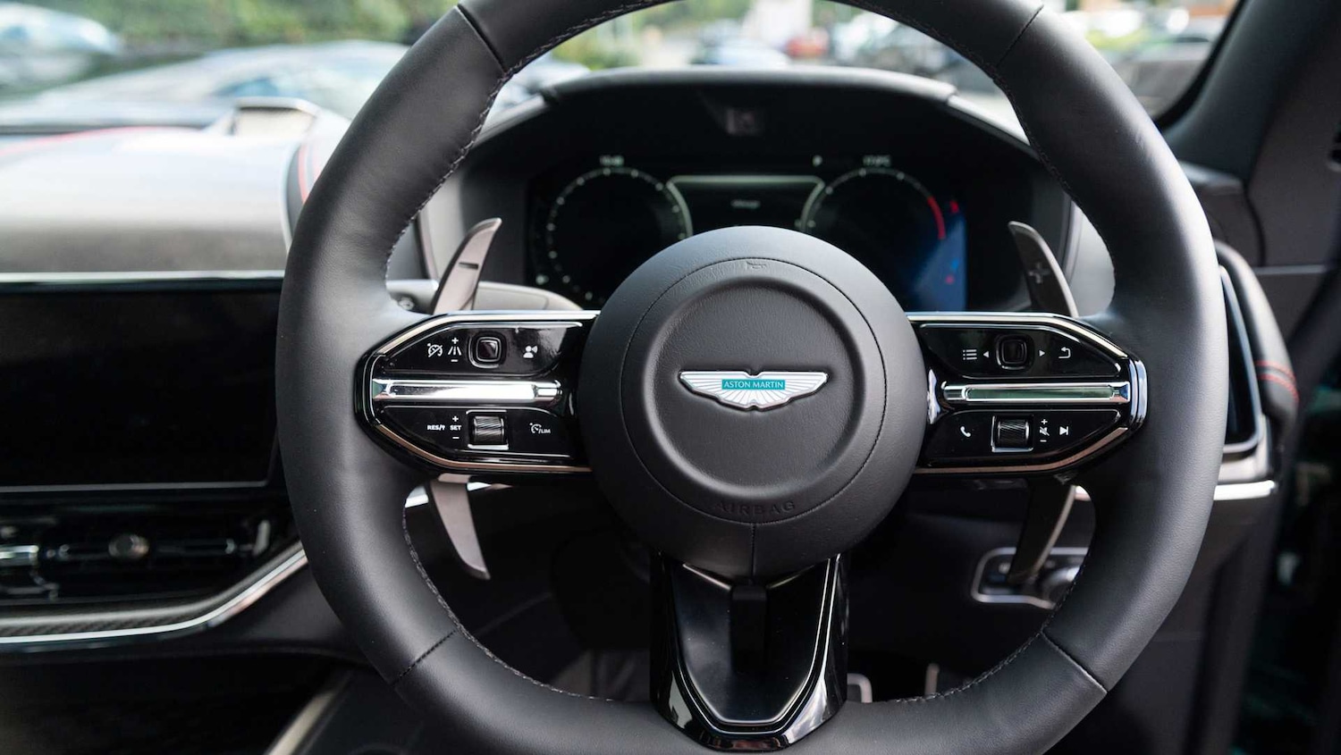 Used Aston Martin DBX 2025 for sale - 76916198: Photo 11