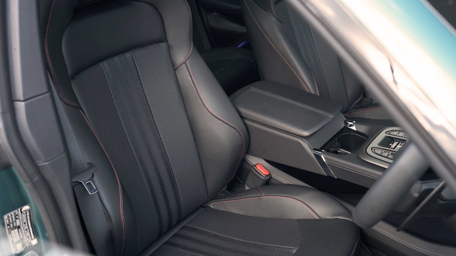 Used Aston Martin DBX 2025 for sale - 76916198: Photo 12