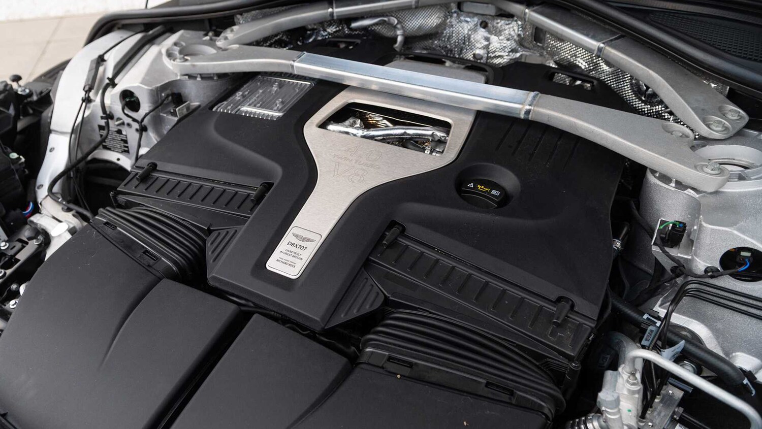 Used Aston Martin DBX 2025 for sale - 76916198: Photo 13