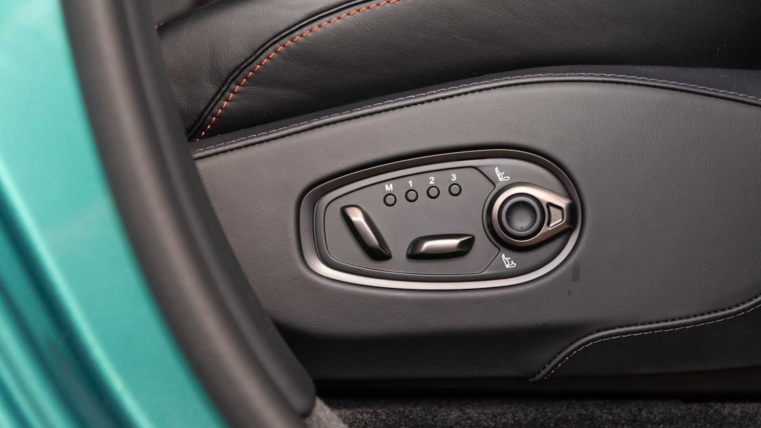 Used Aston Martin DBX 2025 for sale - 76916198: Photo 16