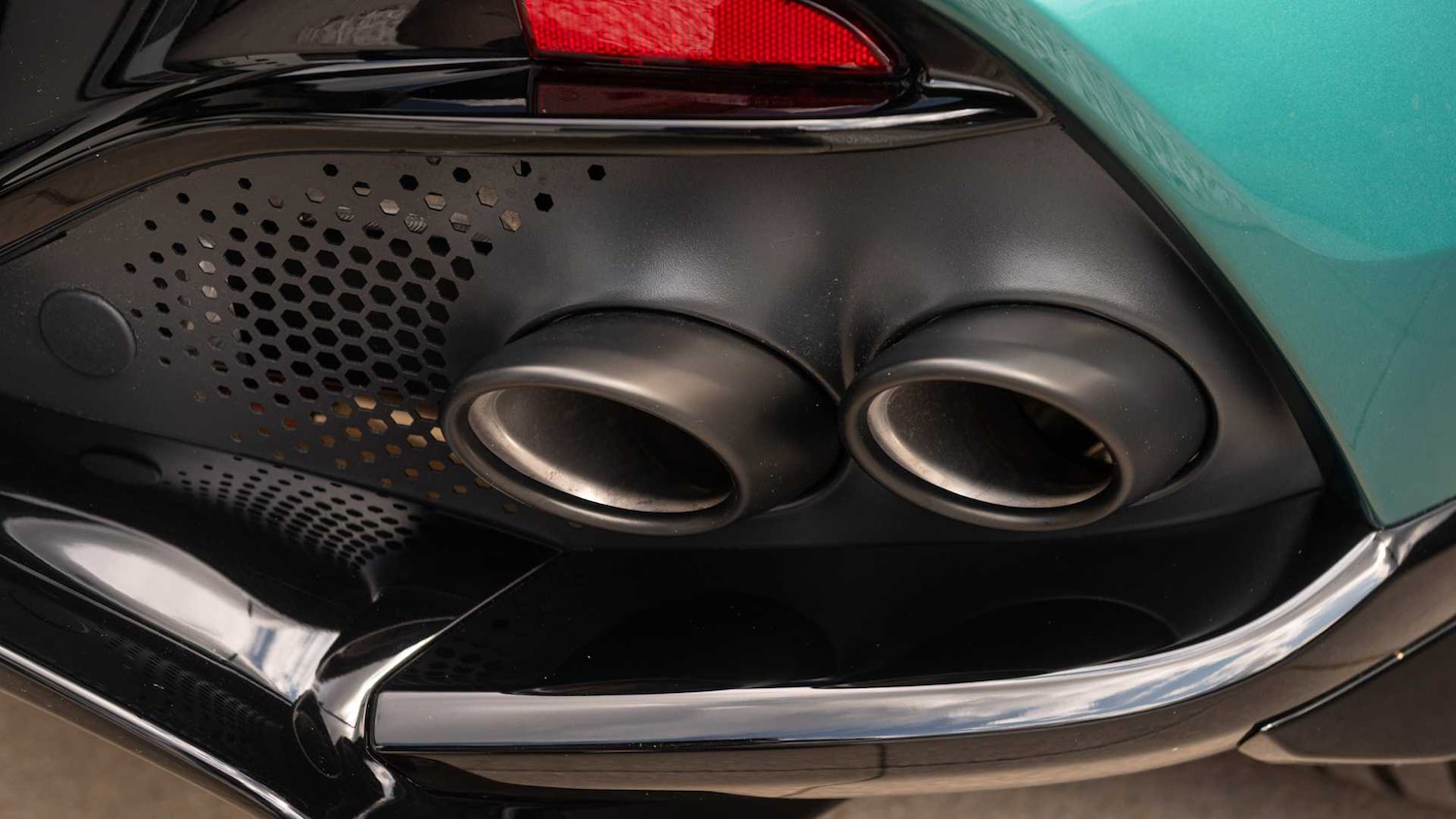 Used Aston Martin DBX 2025 for sale - 76916198: Photo 17