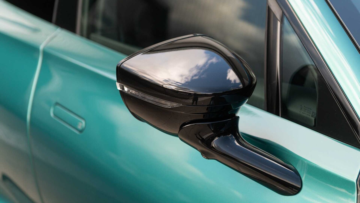 Used Aston Martin DBX 2025 for sale - 76916198: Photo 23