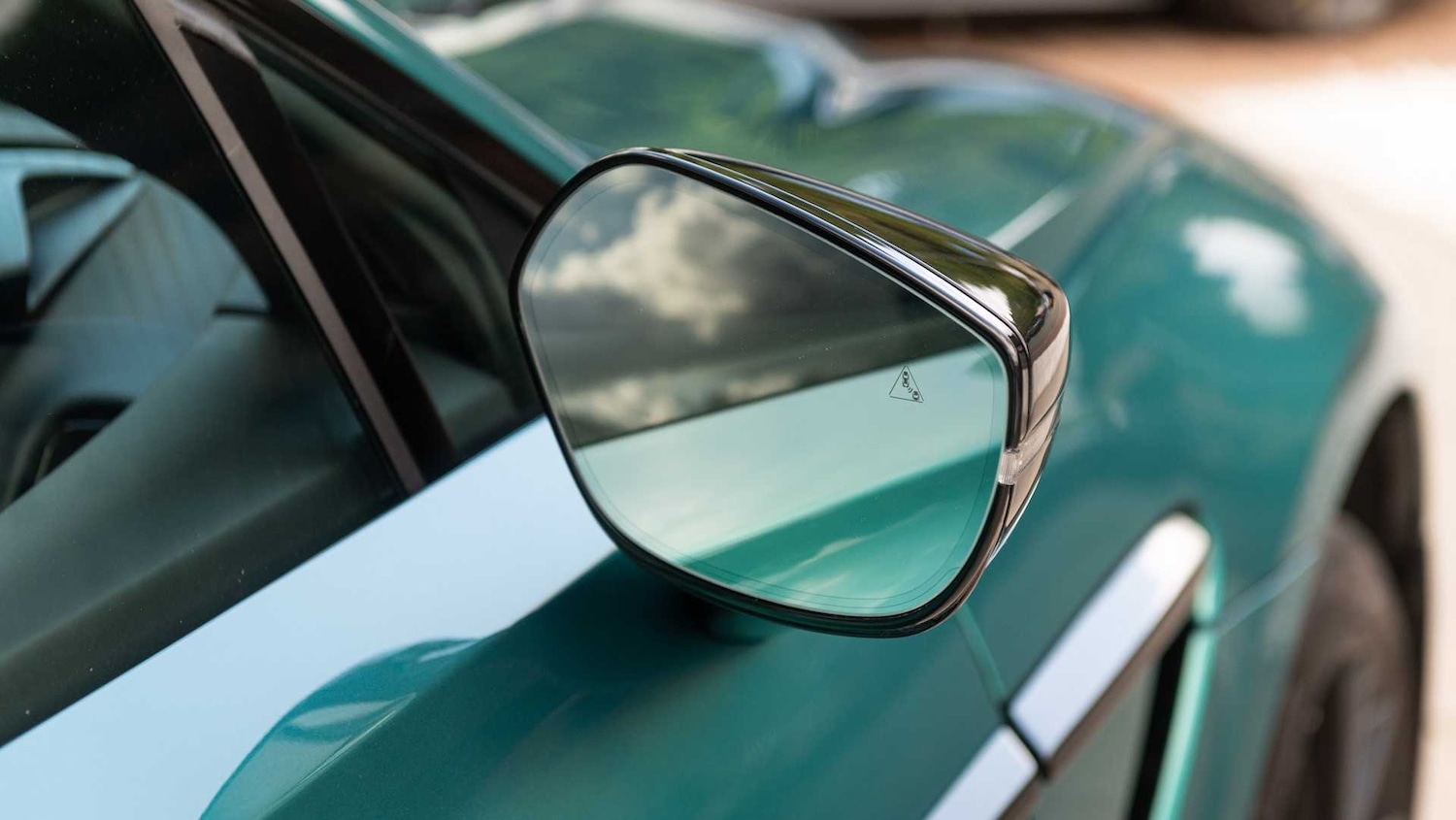 Used Aston Martin DBX 2025 for sale - 76916198: Photo 24