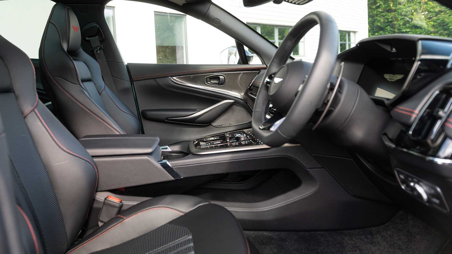 Used Aston Martin DBX 2025 for sale - 76916198: Photo 28