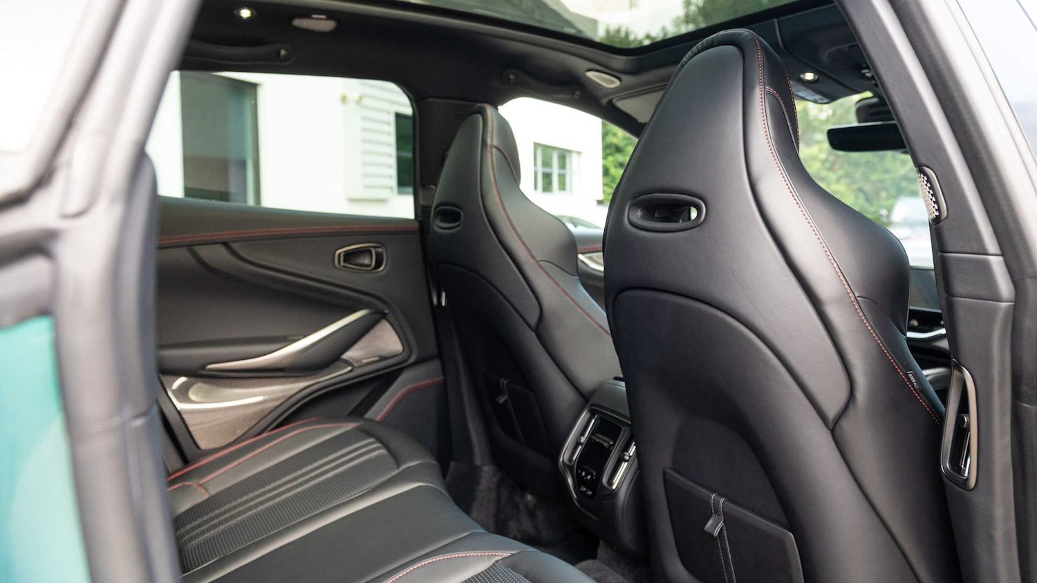 Used Aston Martin DBX 2025 for sale - 76916198: Photo 29