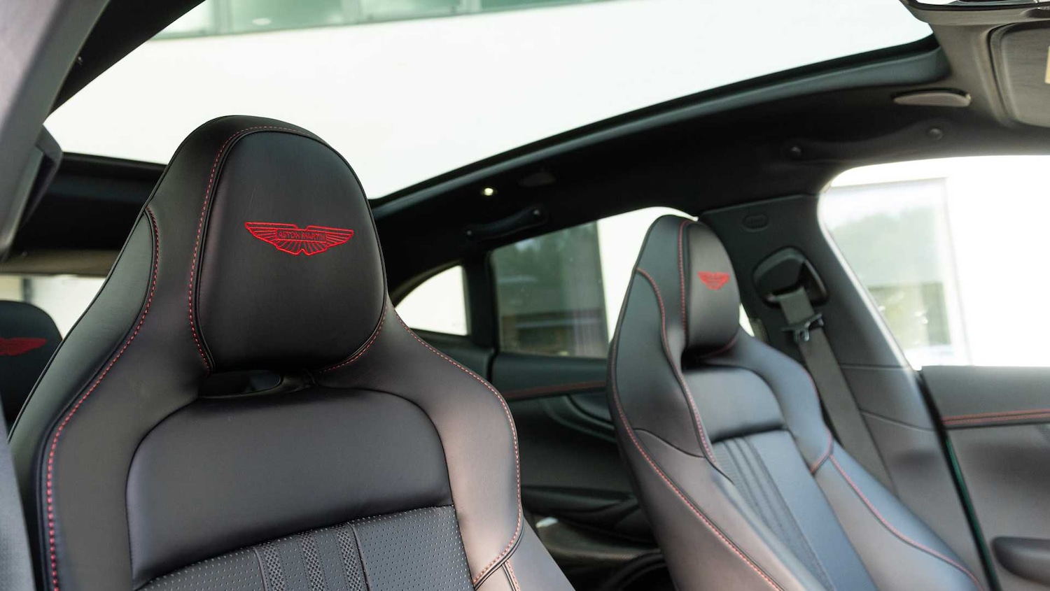 Used Aston Martin DBX 2025 for sale - 76916198: Photo 30