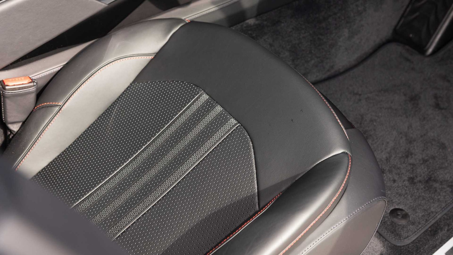 Used Aston Martin DBX 2025 for sale - 76916198: Photo 31