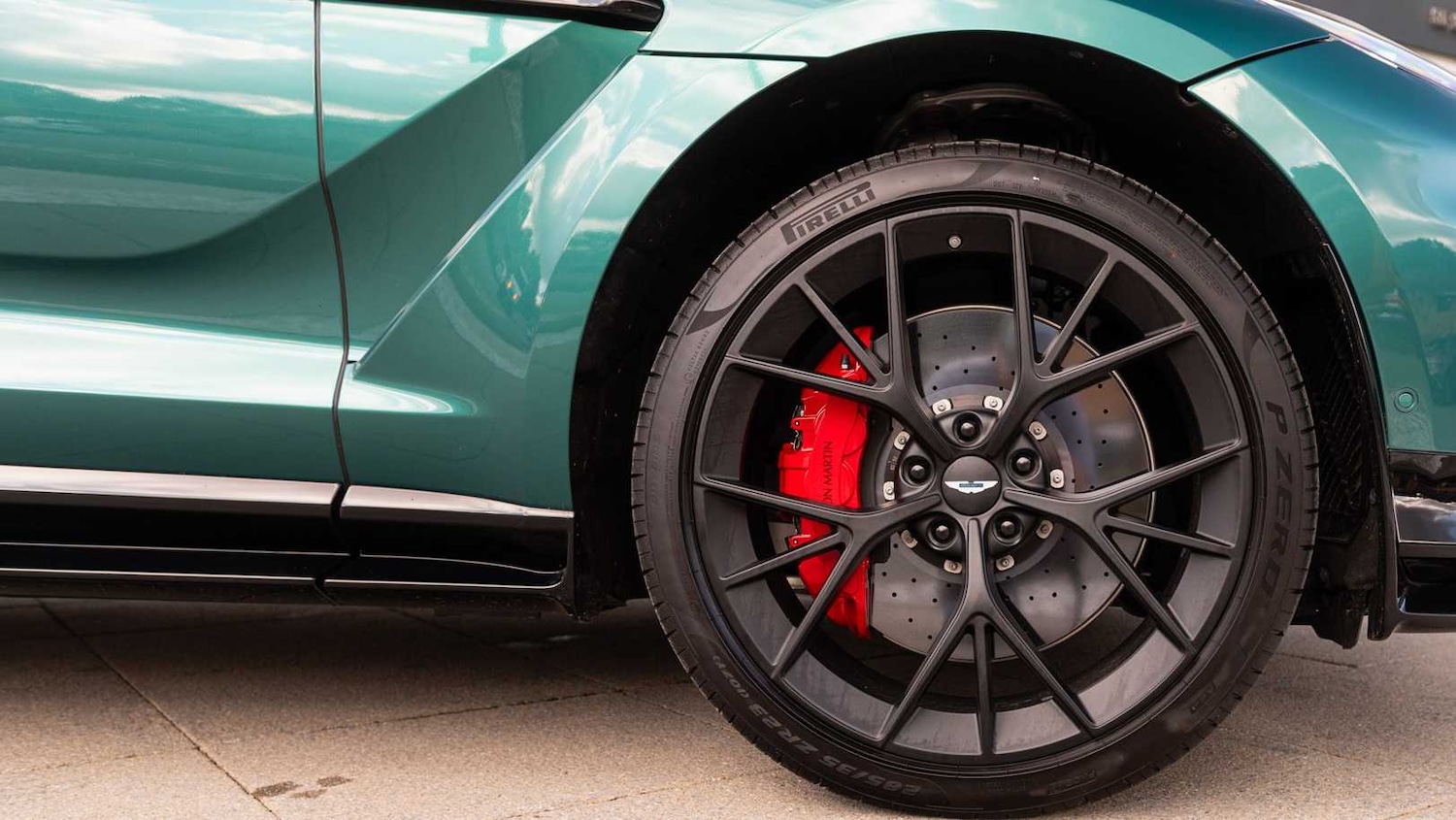 Used Aston Martin DBX 2025 for sale - 76916198: Photo 4