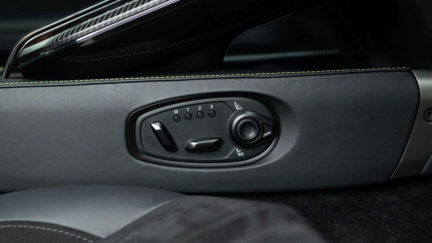 Used Aston Martin Vantage 2025 for sale - 77674771: Photo 16