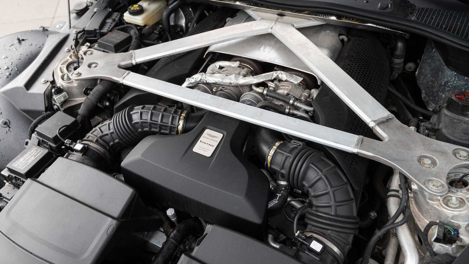 Used Aston Martin Vantage 2019 for sale - 76373806: Photo 13