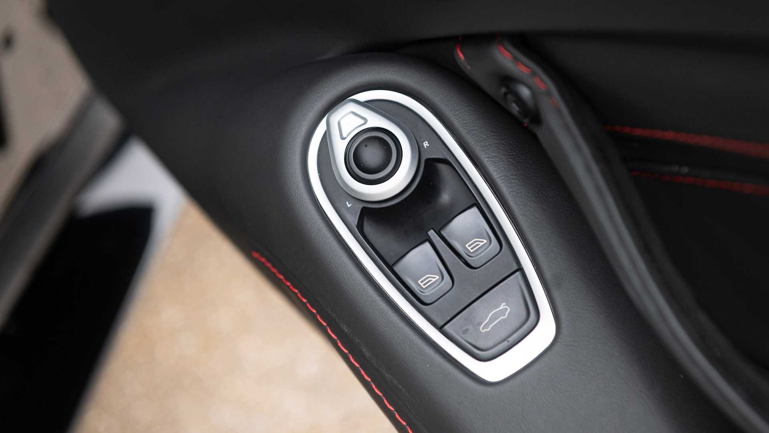 Used Aston Martin Vantage 2019 for sale - 76373806: Photo 30