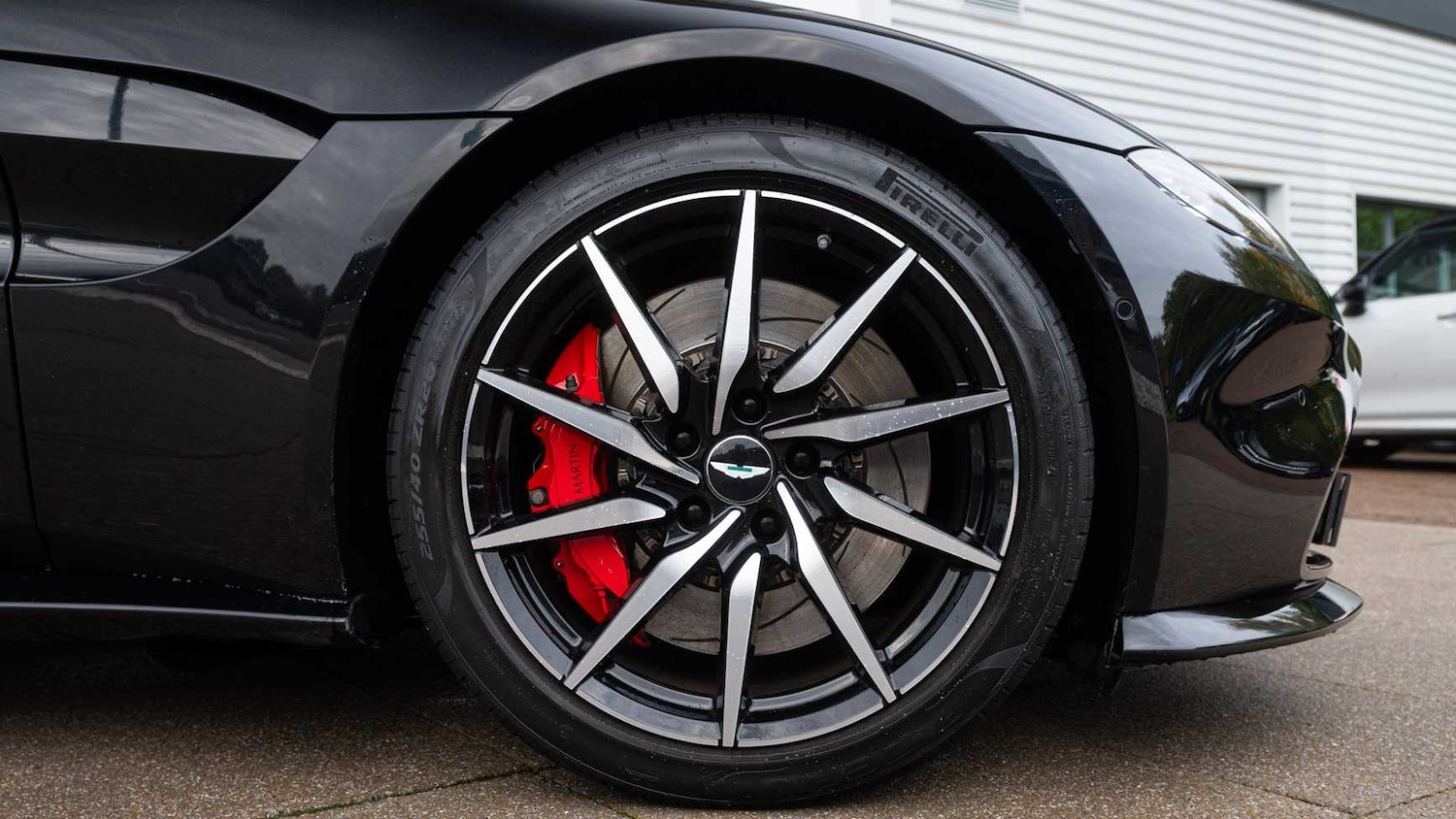 Used Aston Martin Vantage 2019 for sale - 76373806: Photo 4