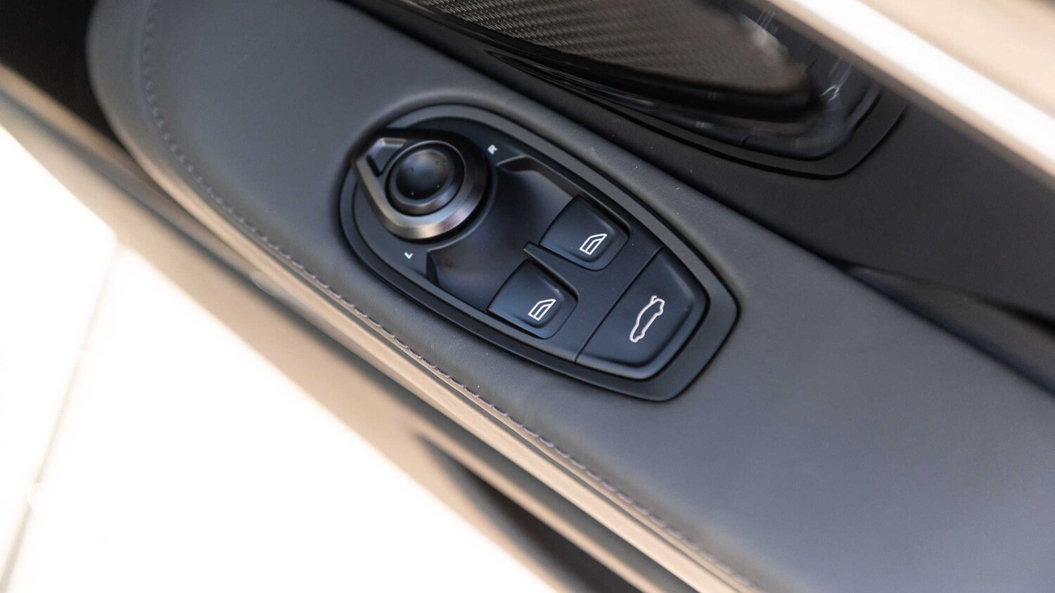 Used Aston Martin V8 2024 for sale - 78161339: Photo 29