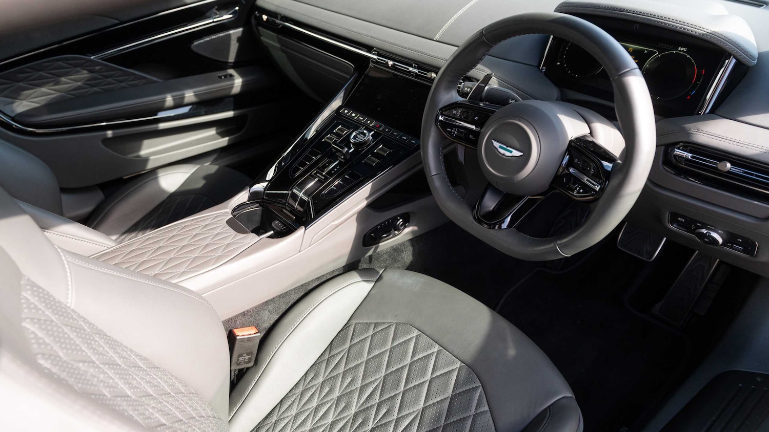 Used Aston Martin V8 2024 for sale - 78161339: Photo 3