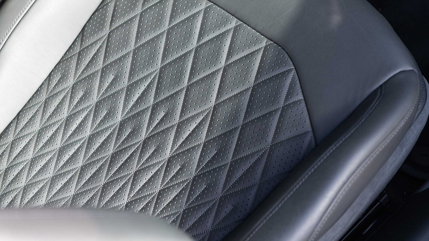 Used Aston Martin V8 2024 for sale - 78161339: Photo 30