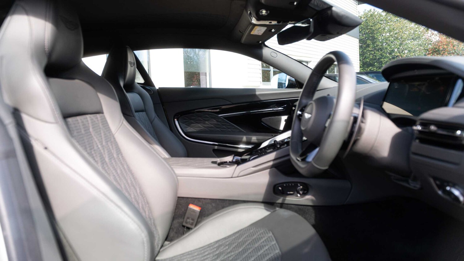 Used Aston Martin V8 2024 for sale - 78161339: Photo 31