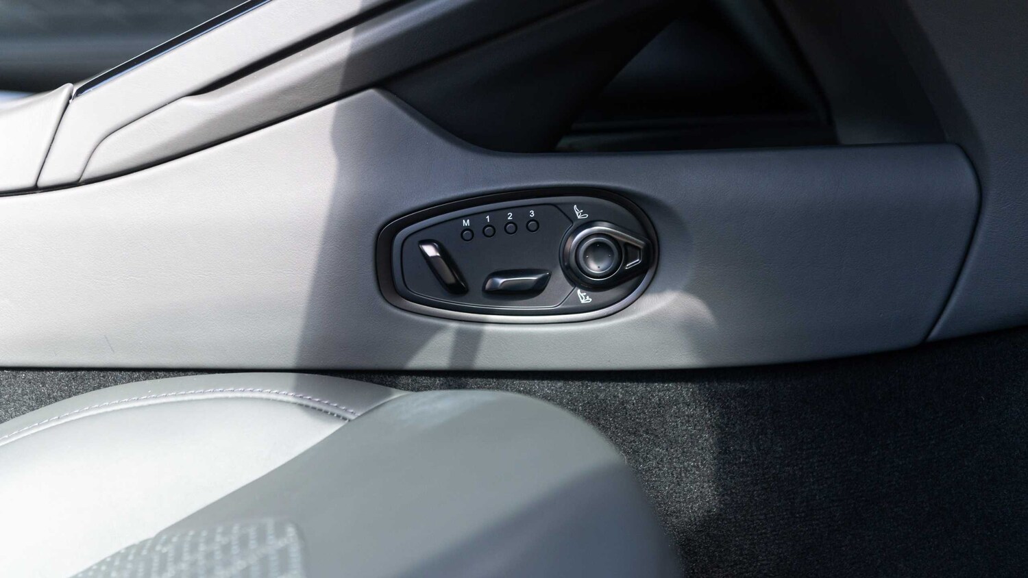 Used Aston Martin V8 2024 for sale - 78161339: Photo 32