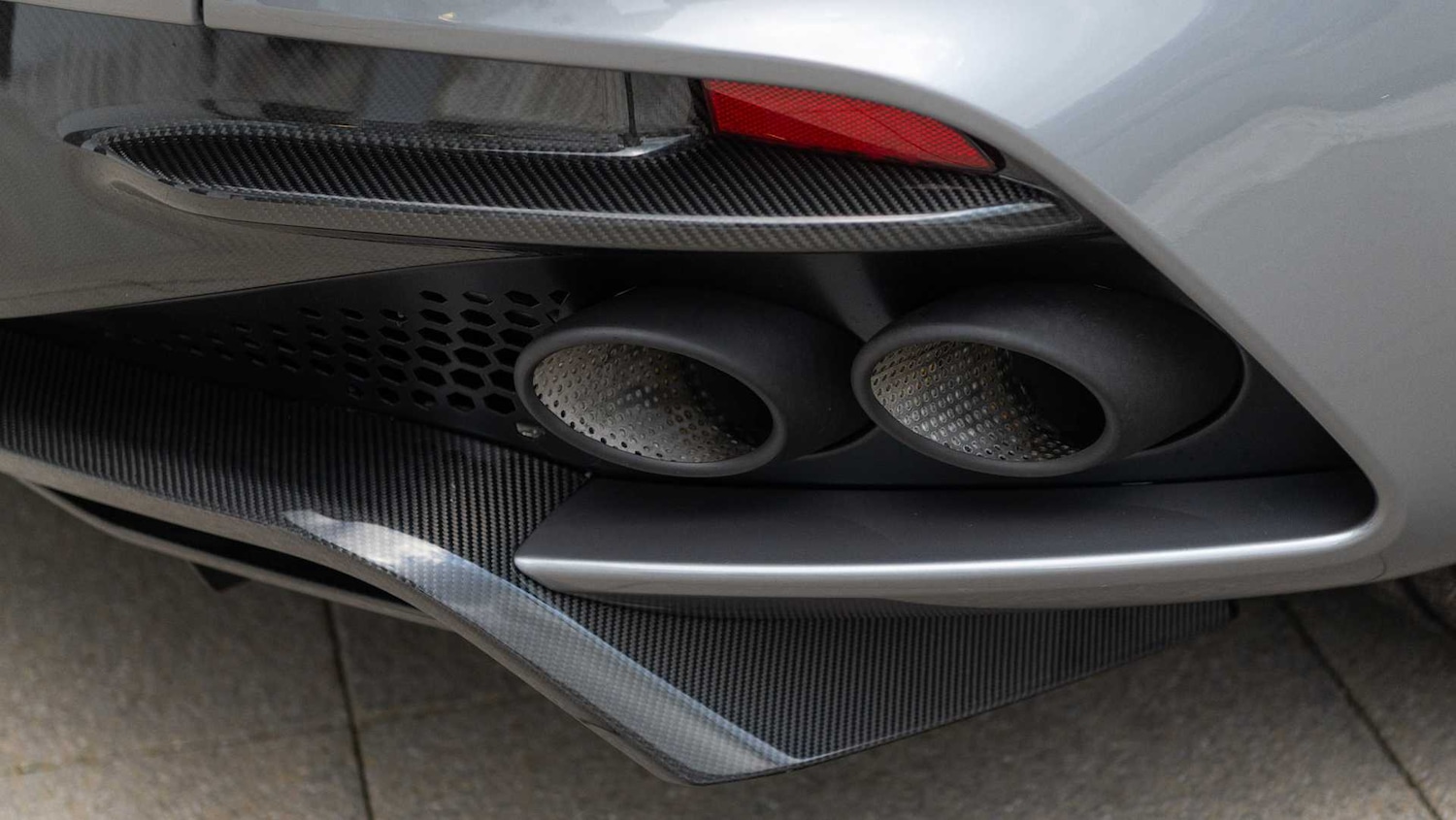 Used Aston Martin DBS 2021 for sale - 76916108: Photo 17