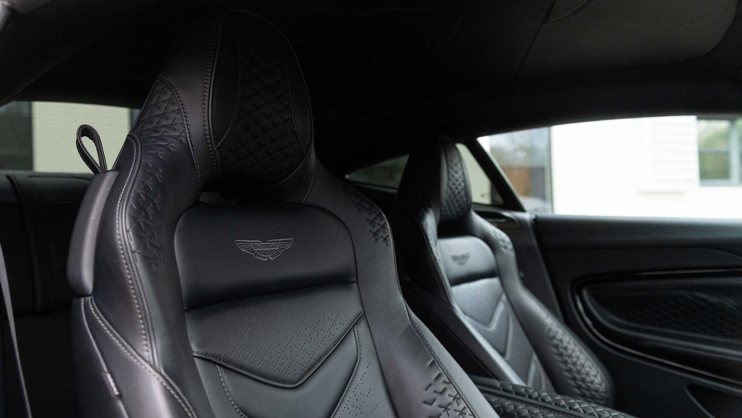 Used Aston Martin DBS 2021 for sale - 76916108: Photo 30