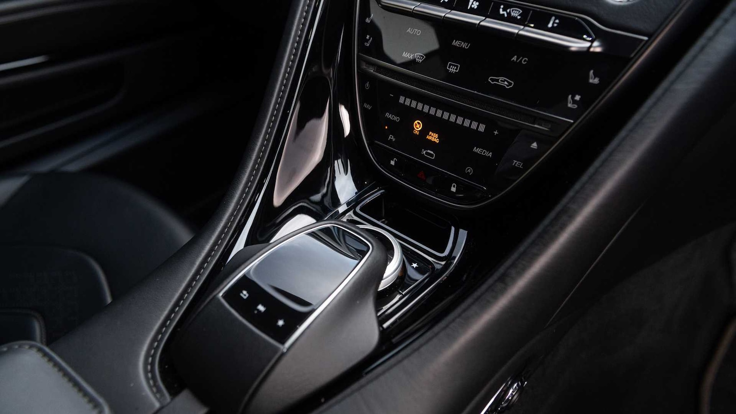 Used Aston Martin DBS 2021 for sale - 76916108: Photo 35