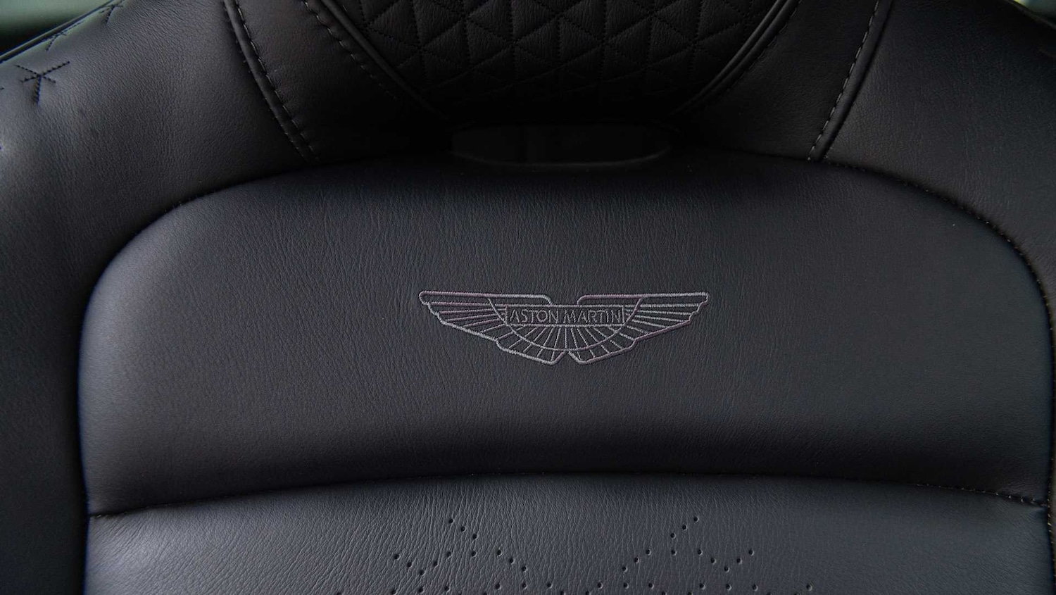 Used Aston Martin DBS 2021 for sale - 76916108: Photo 5