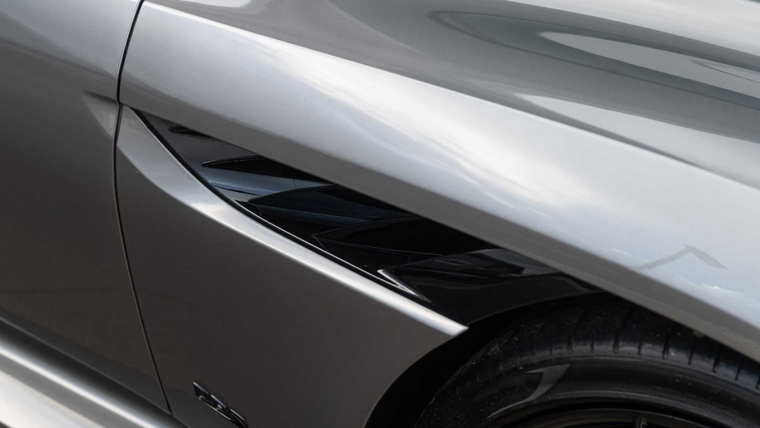 Used Aston Martin DBS 2021 for sale - 76916108: Photo 9