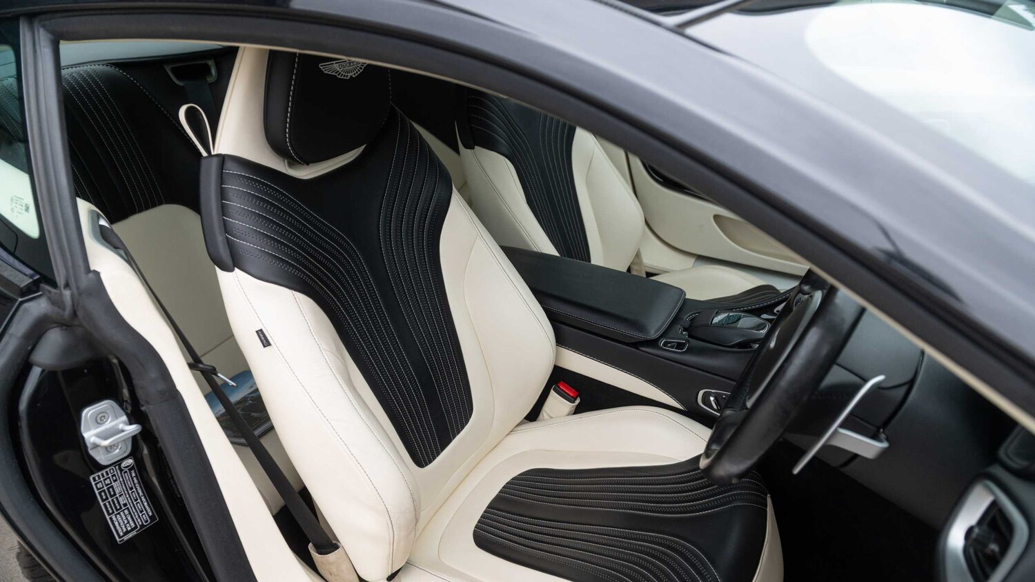 Used Aston Martin DB11 2019 for sale - 77886183: Photo 26