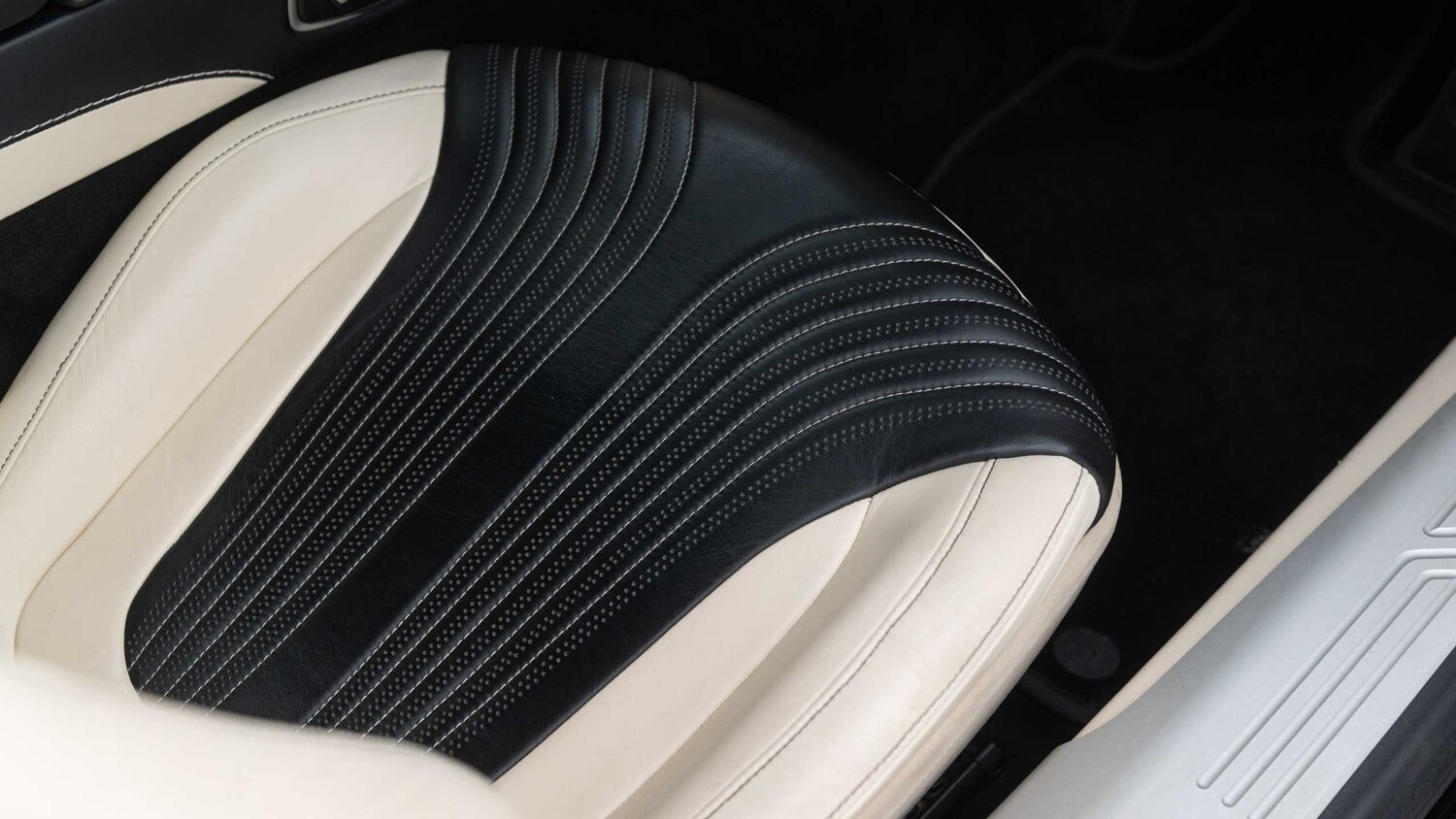 Used Aston Martin DB11 2019 for sale - 77886183: Photo 30