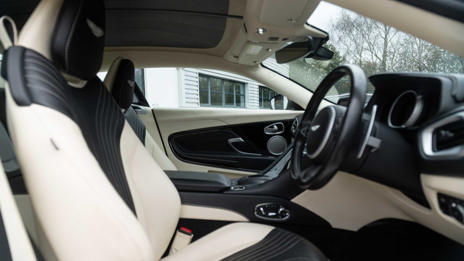 Used Aston Martin DB11 2019 for sale - 77886183: Photo 31